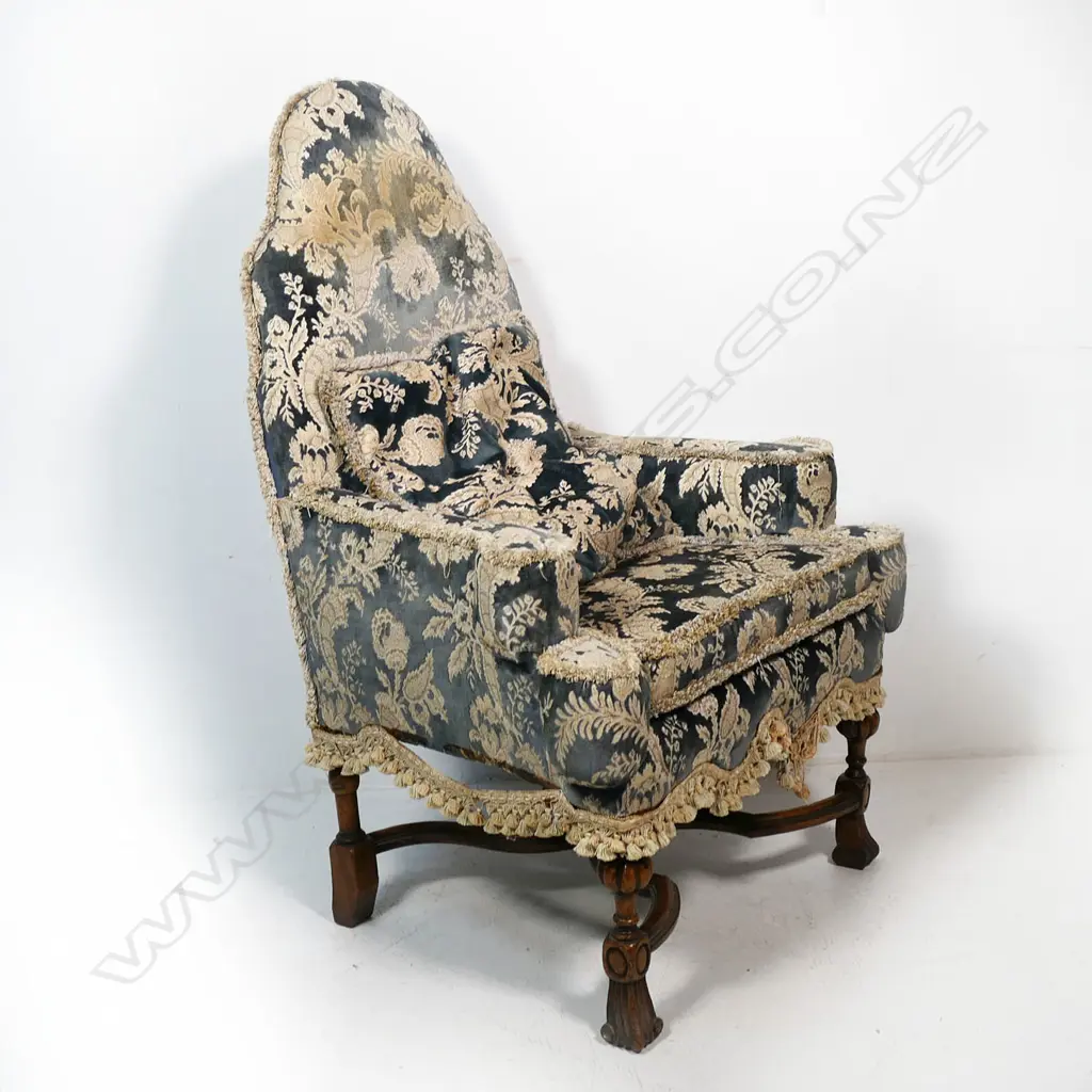 A William and Mary style armchair, Image 1++