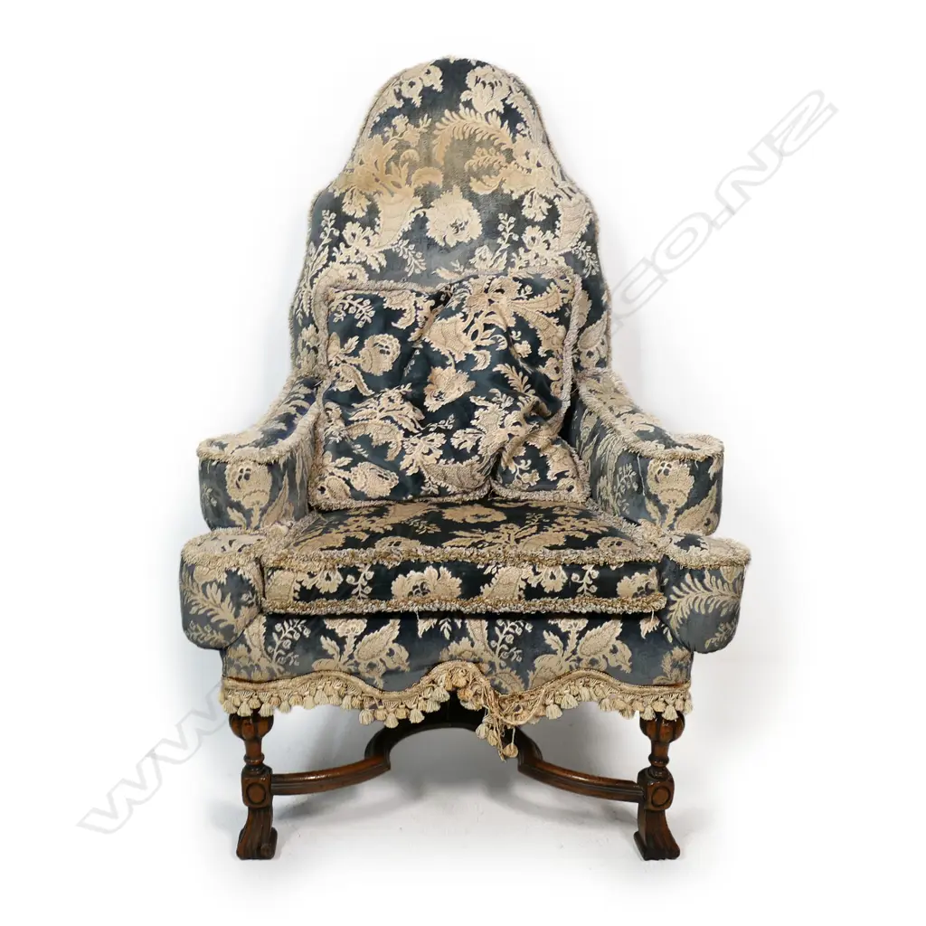 A William and Mary style armchair, Image 1++
