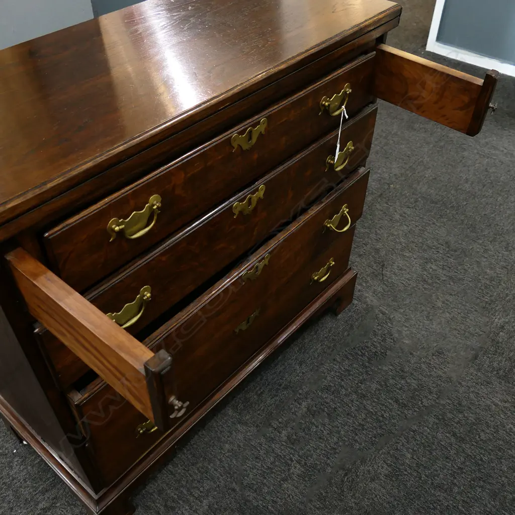 An 18thC Georgian oak bachelor's chest, Image 1++