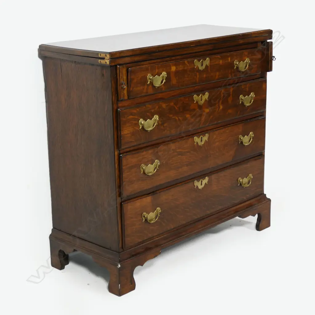 An 18thC Georgian oak bachelor's chest, Image 1++