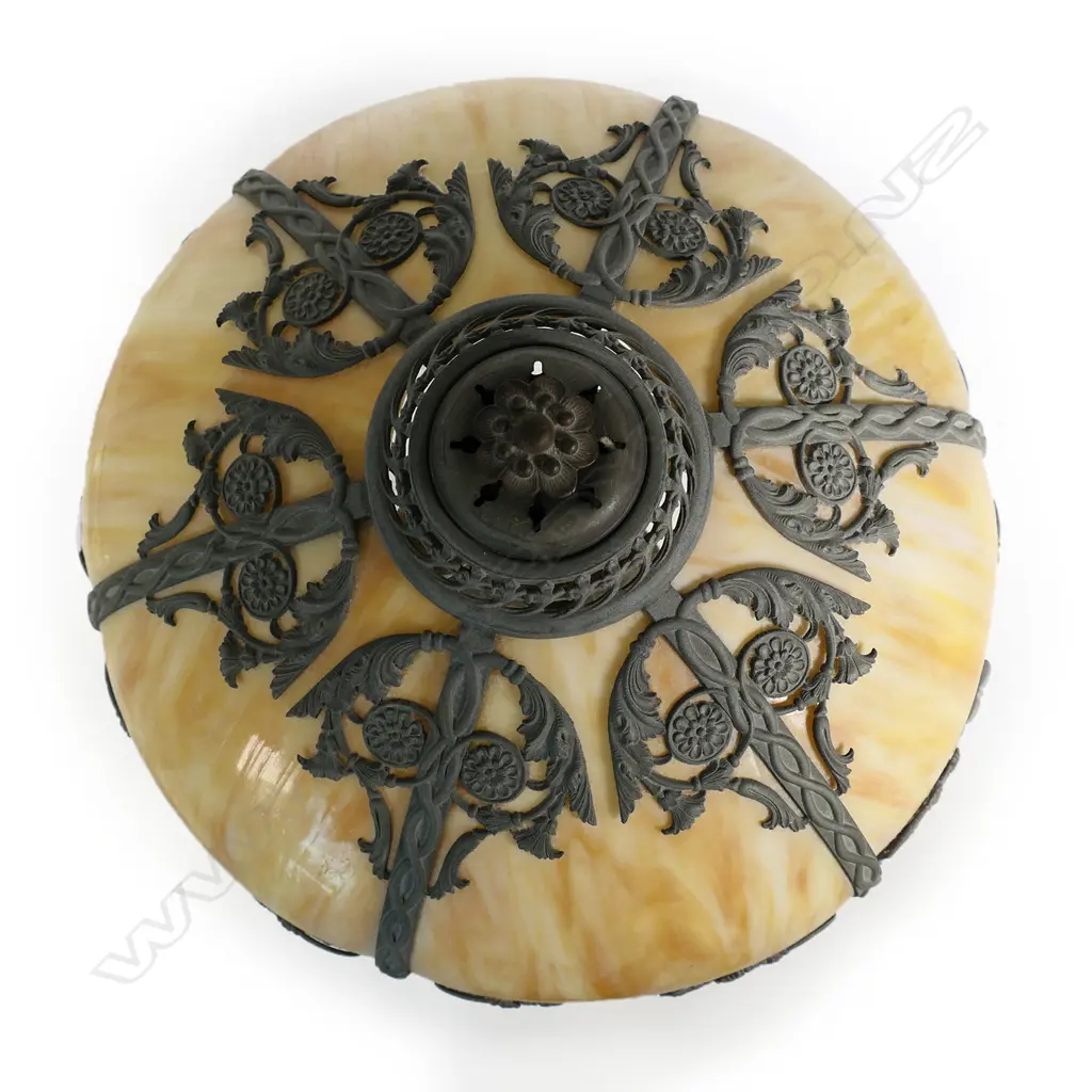 An early 20thC decorative spelter and slag glass table lamp, Image 1++