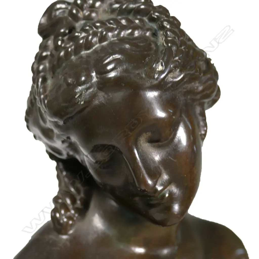 A bronze figure of a classical woman, Image 1++