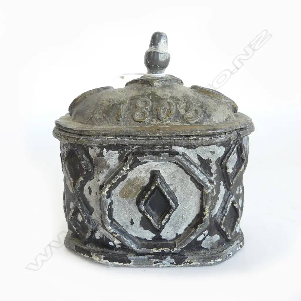 A George III lead lidded tobacco box, Image 1++