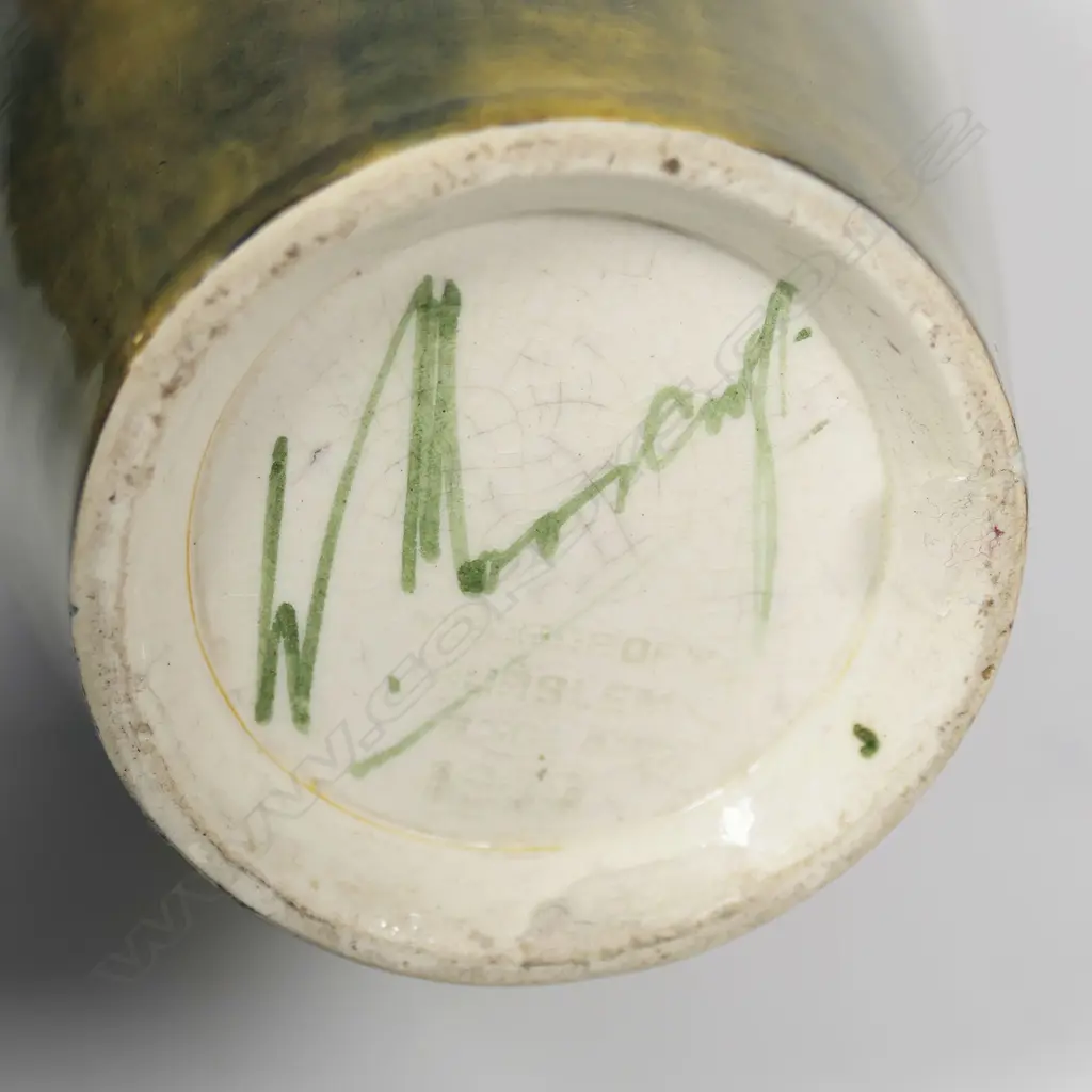 A William Moorcroft vase, Image 1++