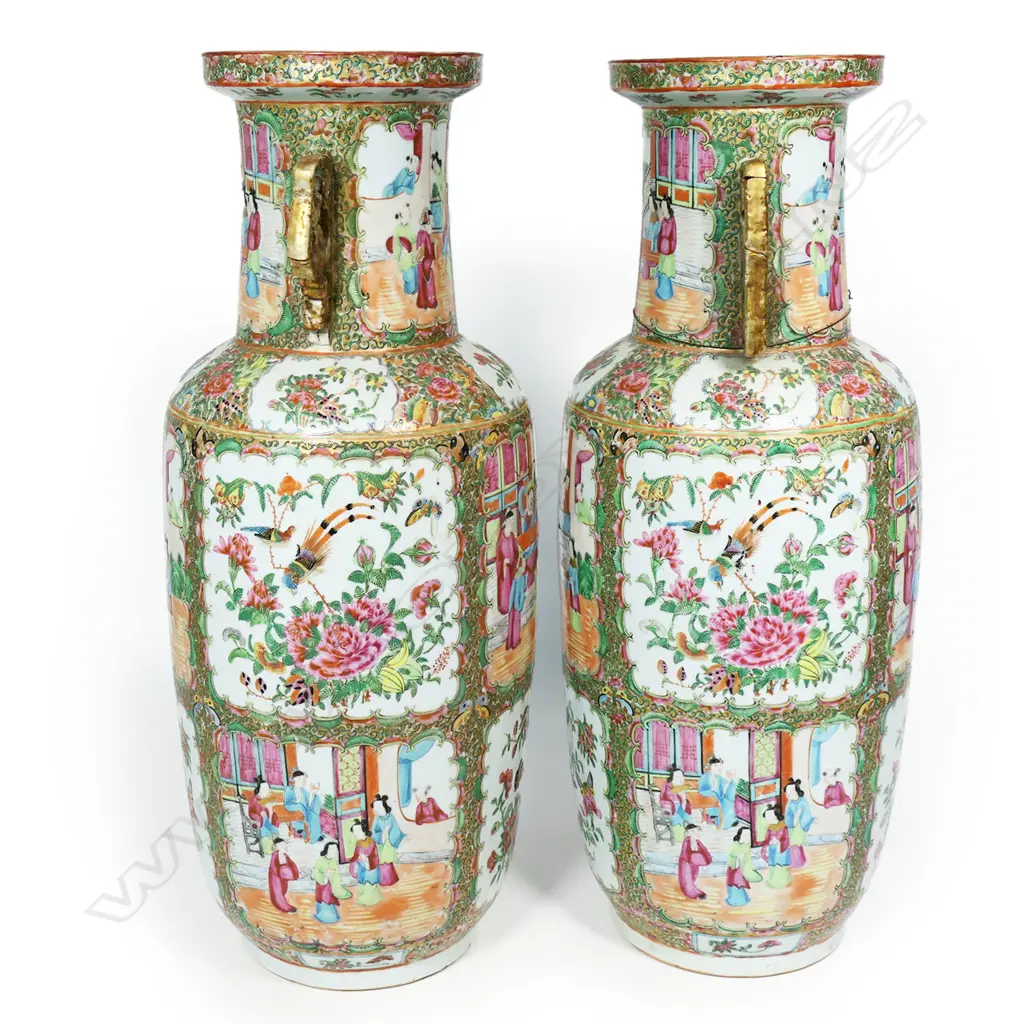 A pair of impressive Chinese famille rose floor vases, Image 1++