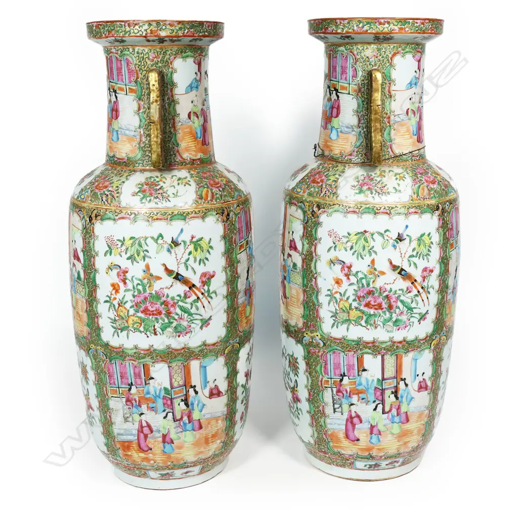 A pair of impressive Chinese famille rose floor vases, Image 1++