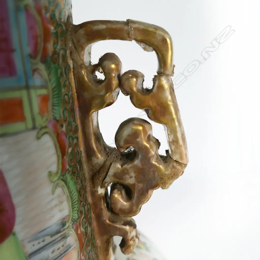 A pair of impressive Chinese famille rose floor vases, Image 1++