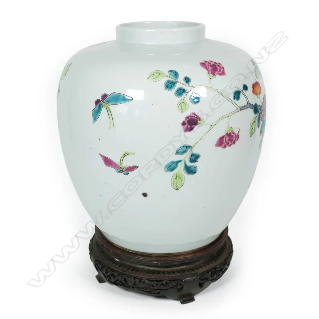 A Chinese famille rose ginger jar, Image 1++