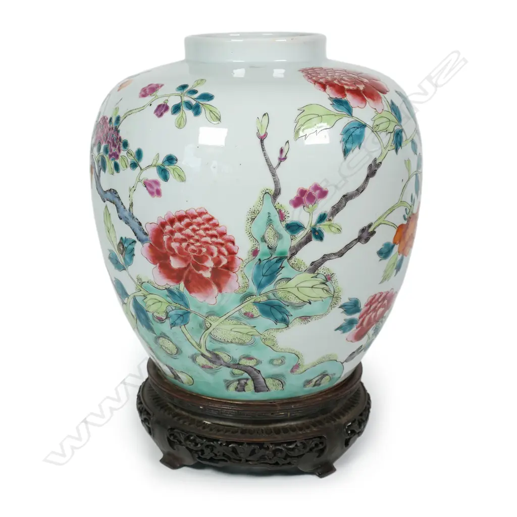 A Chinese famille rose ginger jar, Image 1++