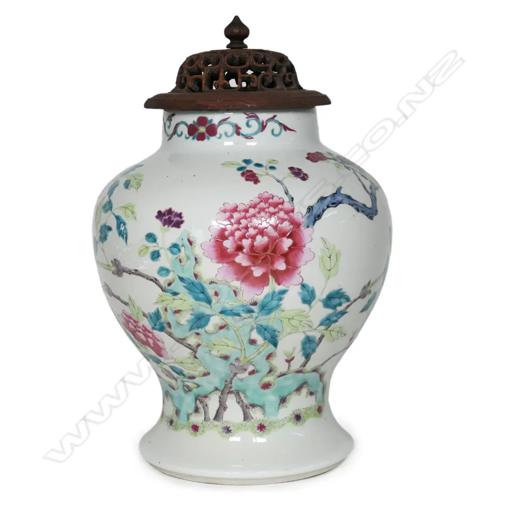 A 19thC Chinese famille rose temple jar, Image 1++