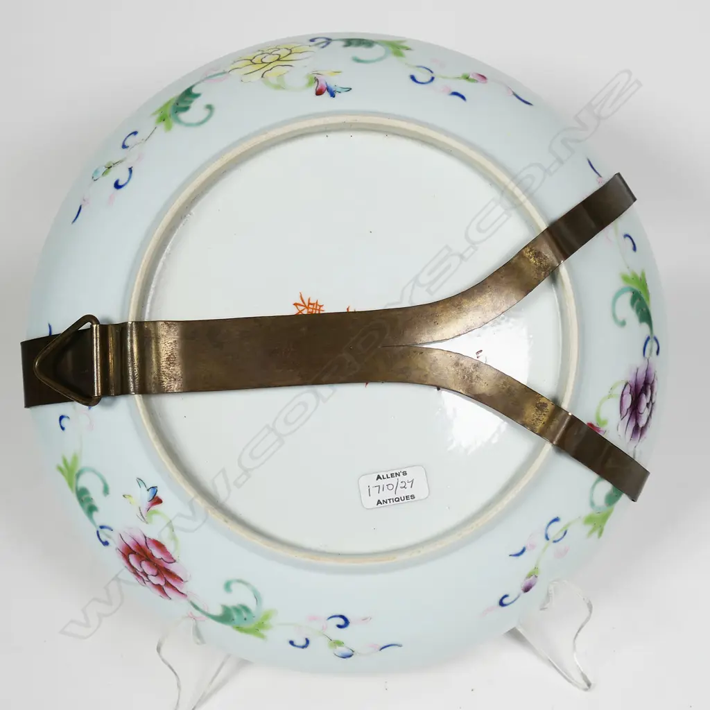 A Chinese fine porcelain famille rose shallow bowl, Image 1++