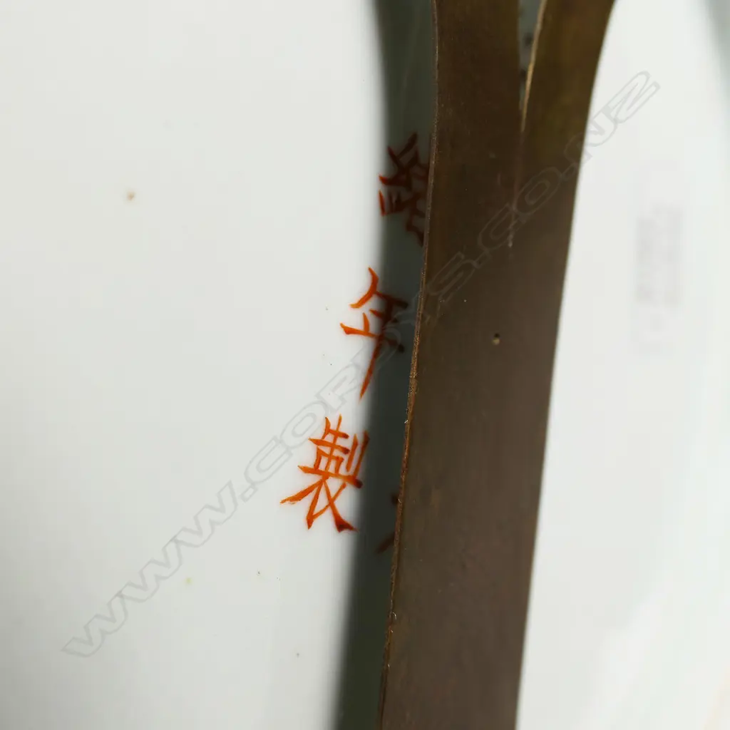 A Chinese fine porcelain famille rose shallow bowl, Image 1++