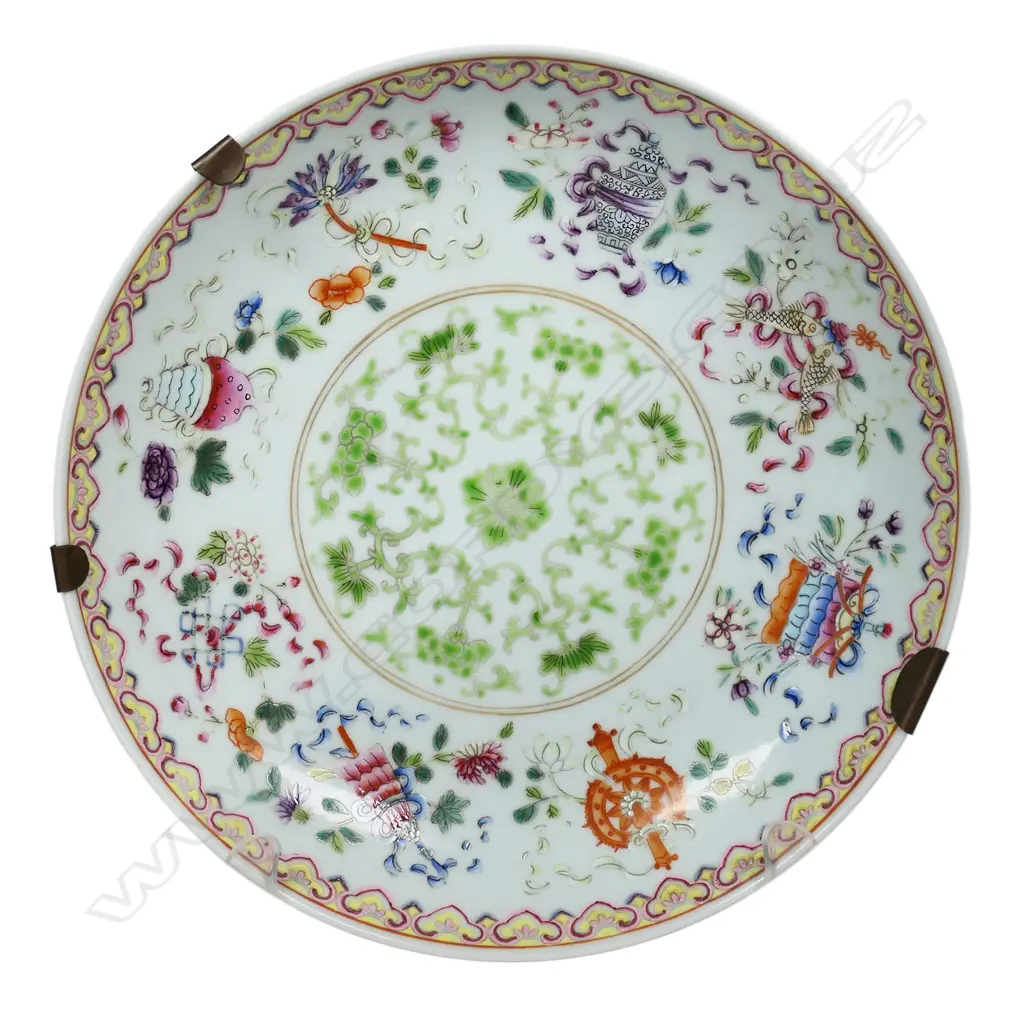 A Chinese fine porcelain famille rose shallow bowl, Image 1++