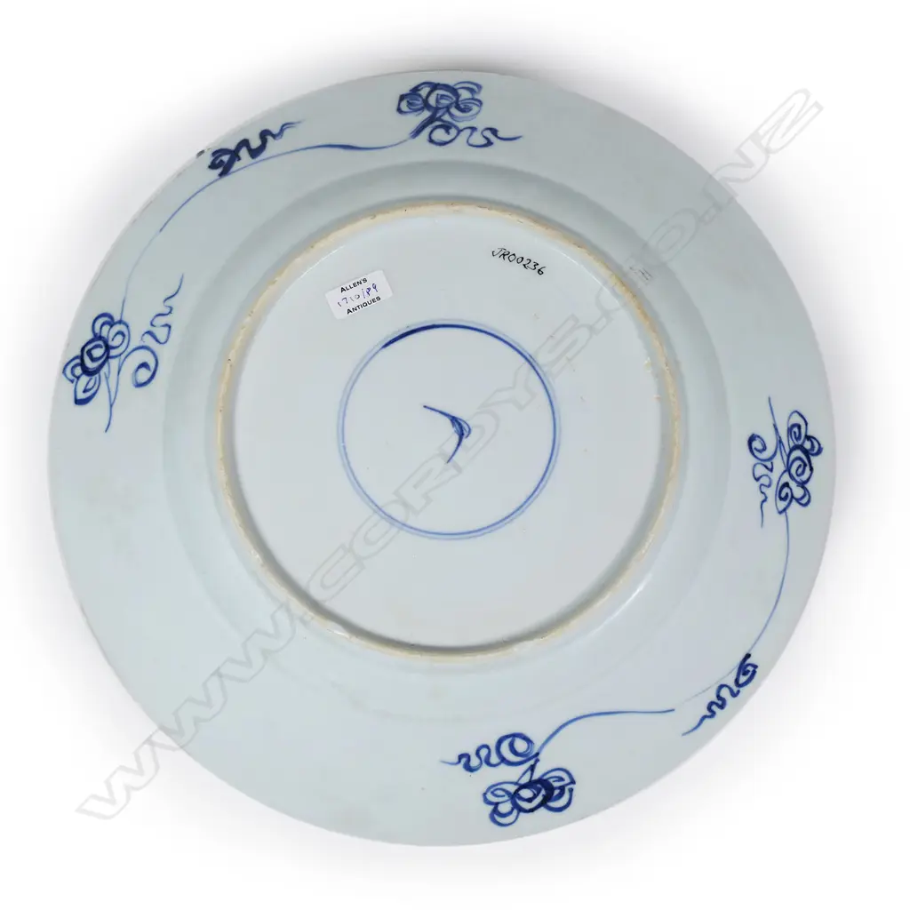 An old good large Chinese porcelain blue and white dish, Image 1++