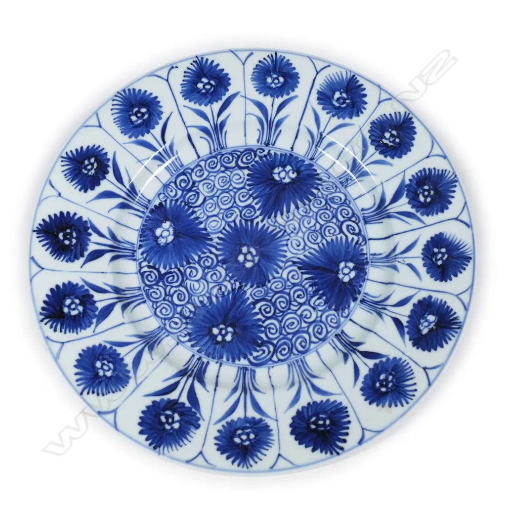 An old good large Chinese porcelain blue and white dish, Image 1++
