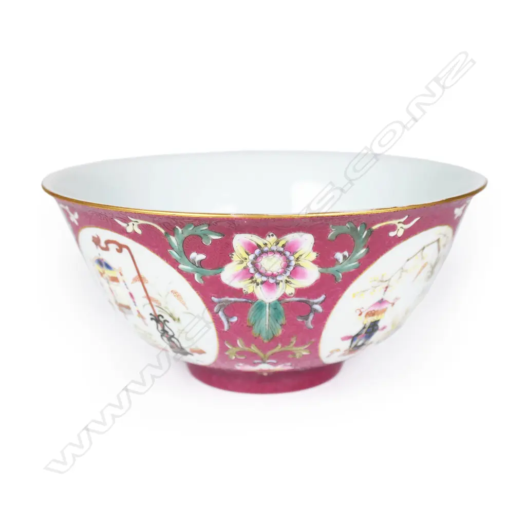 Chinese finely decorated porcelain bowl Image 1++