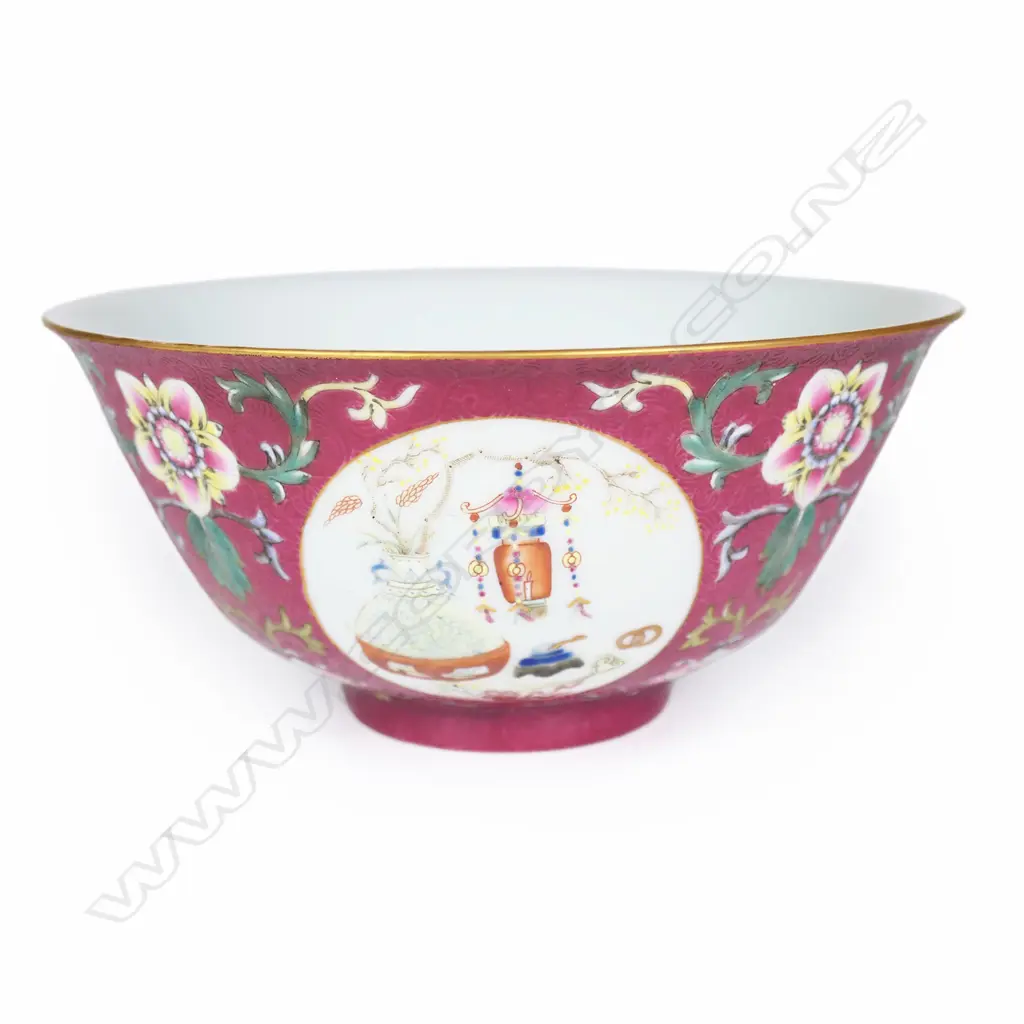 Chinese finely decorated porcelain bowl Image 1++