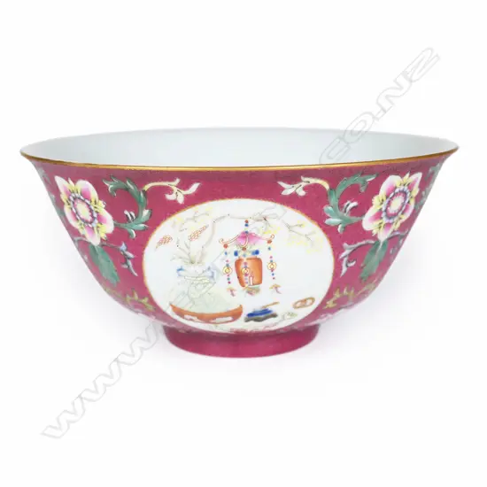 Chinese finely decorated porcelain bowl