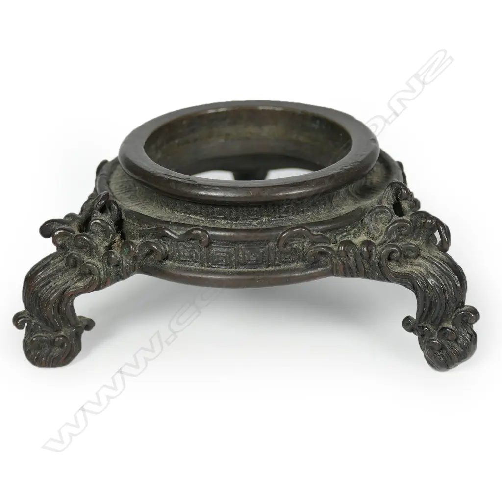 A fine Oriental bronze vase, Image 1++