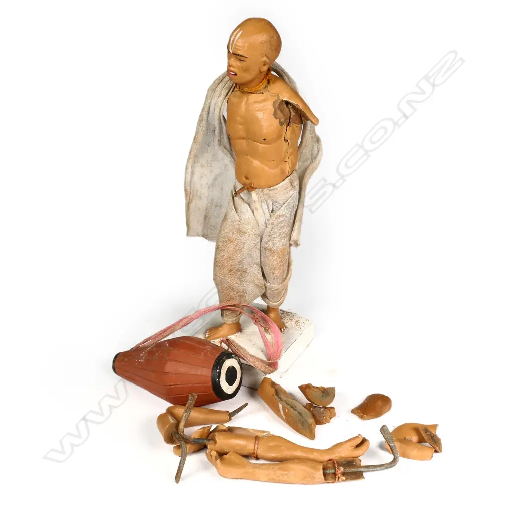 Fourteen clay figures of musicians and other characters Image 1++