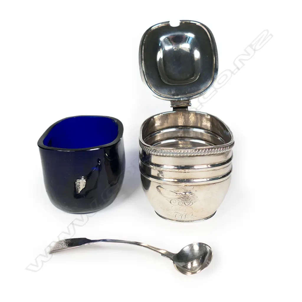 A George III silver mustard pot, Image 1++