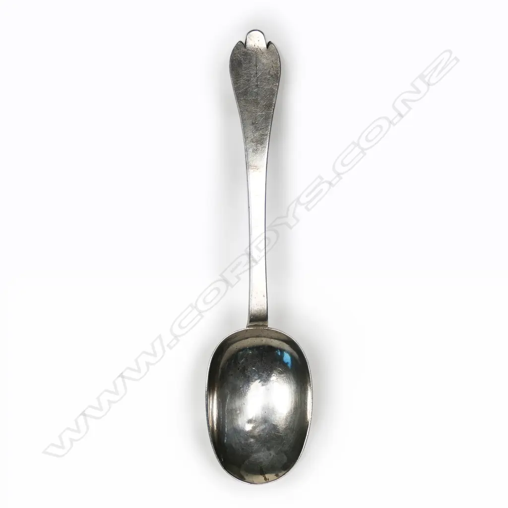 A rare William & Mary silver Trefid spoon, Image 1++