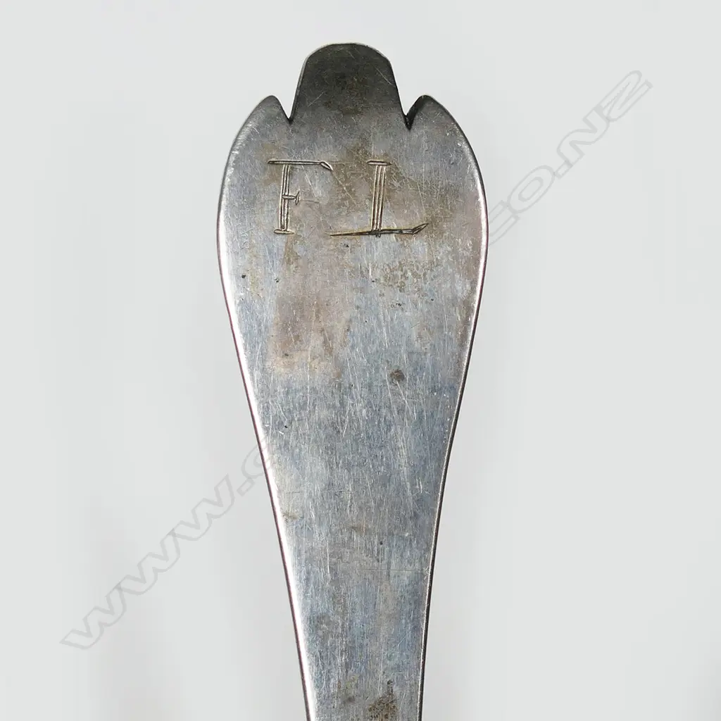 A rare William & Mary silver Trefid spoon, Image 1++