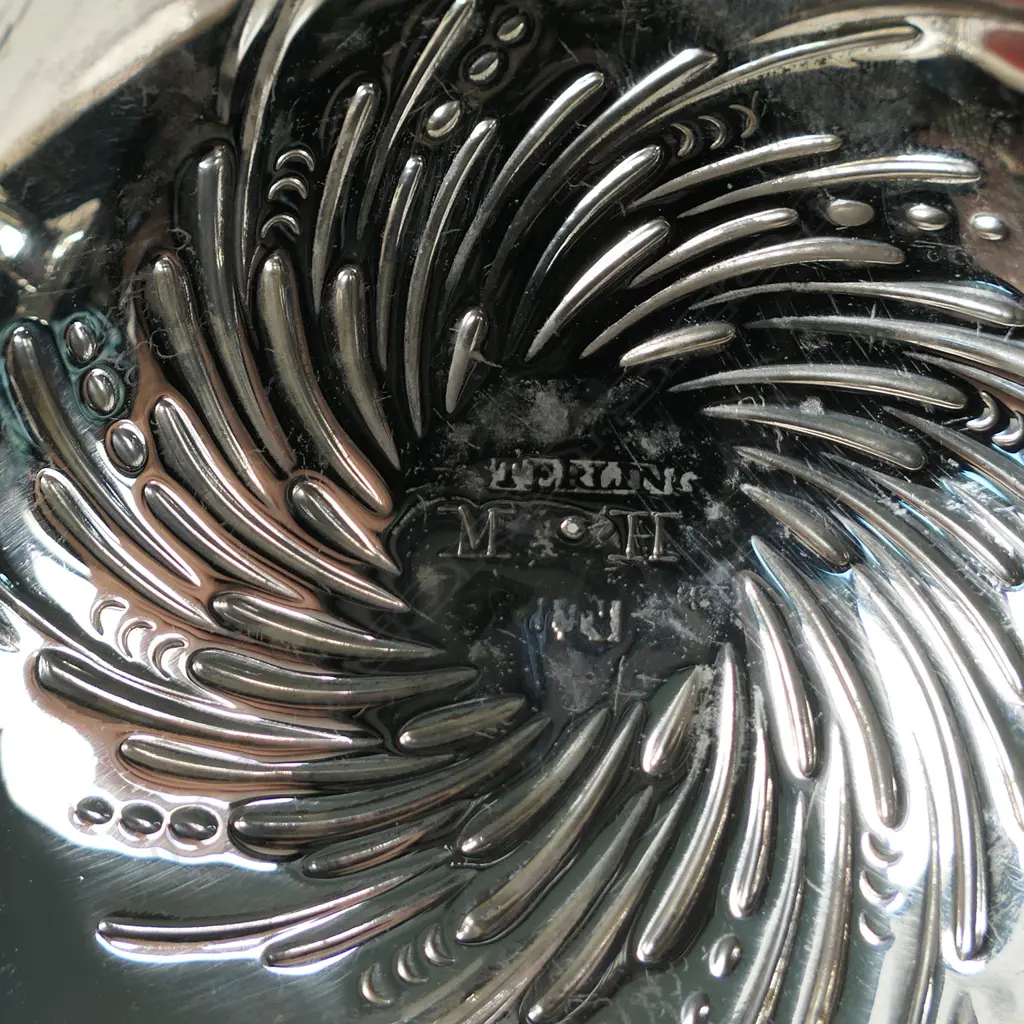 A rare George III Irish Cork provincial silver sugar bowl, Image 1++