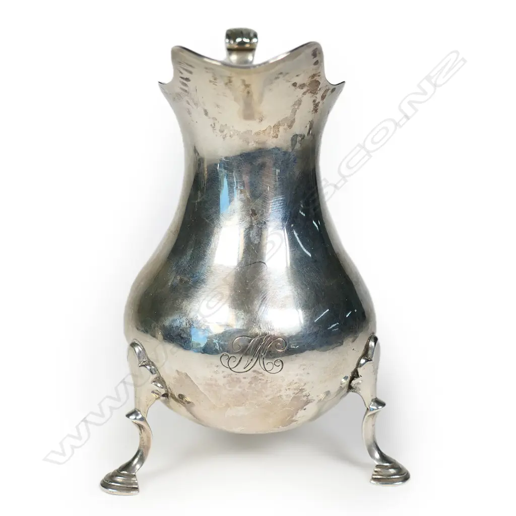 A George III silver creamer, Image 1++