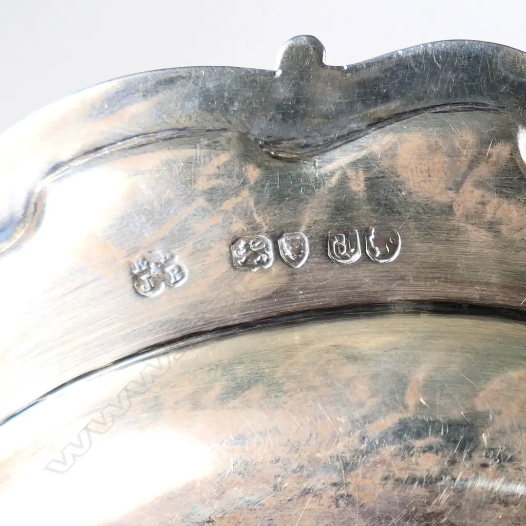 A Victorian silver dog and bird engraved waiter, Image 1++