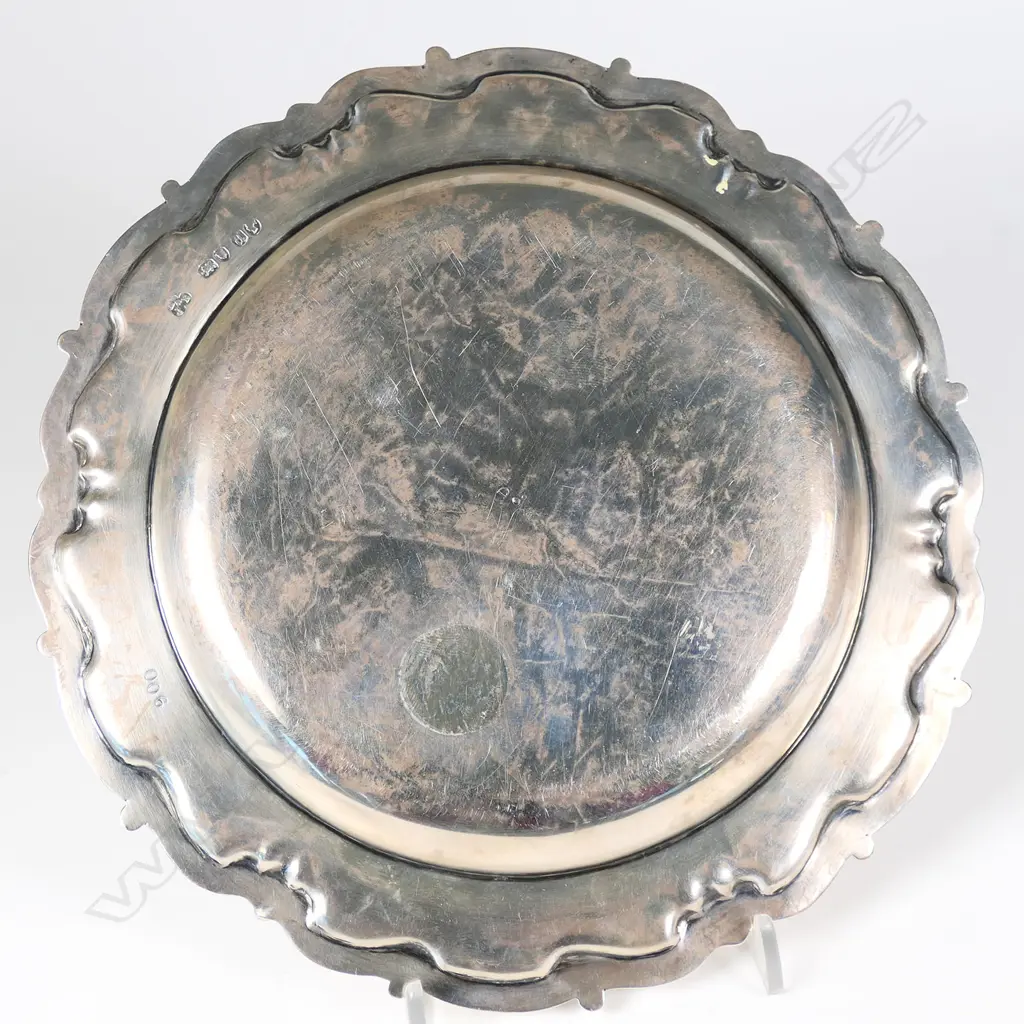 A Victorian silver dog and bird engraved waiter, Image 1++