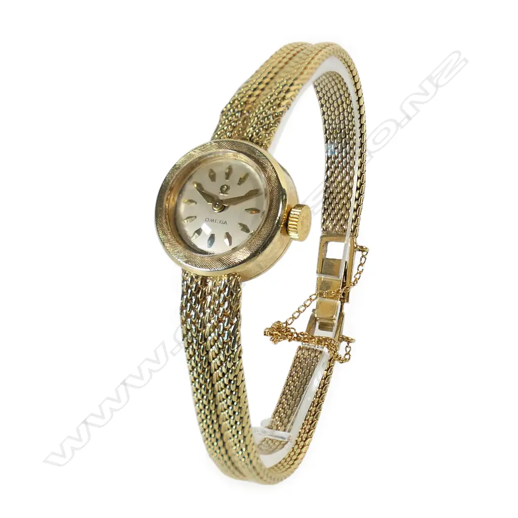 A vintage 14ct yellow gold ladies Omega wristwatch, Image 1++