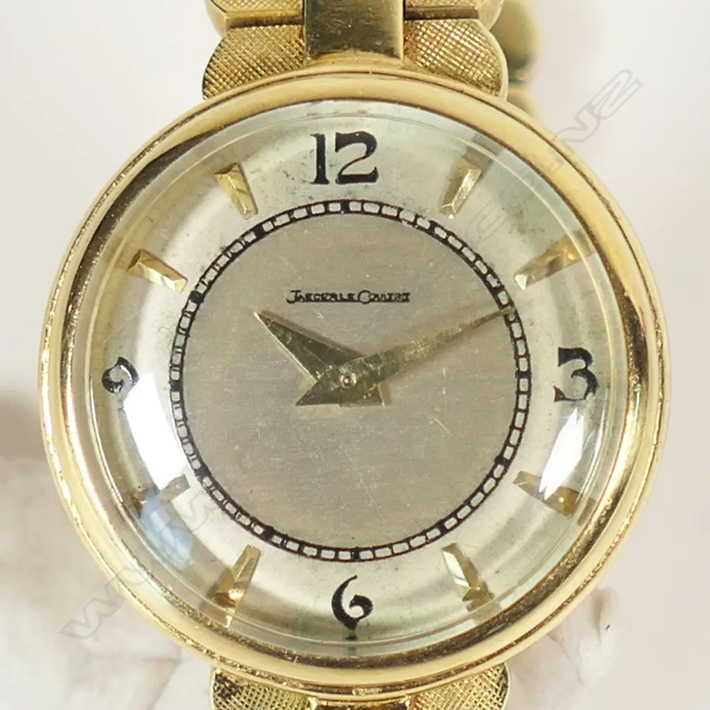A vintage ladies Jaeger-LeCoultre 18ct yellow gold wristwatch, Image 1++