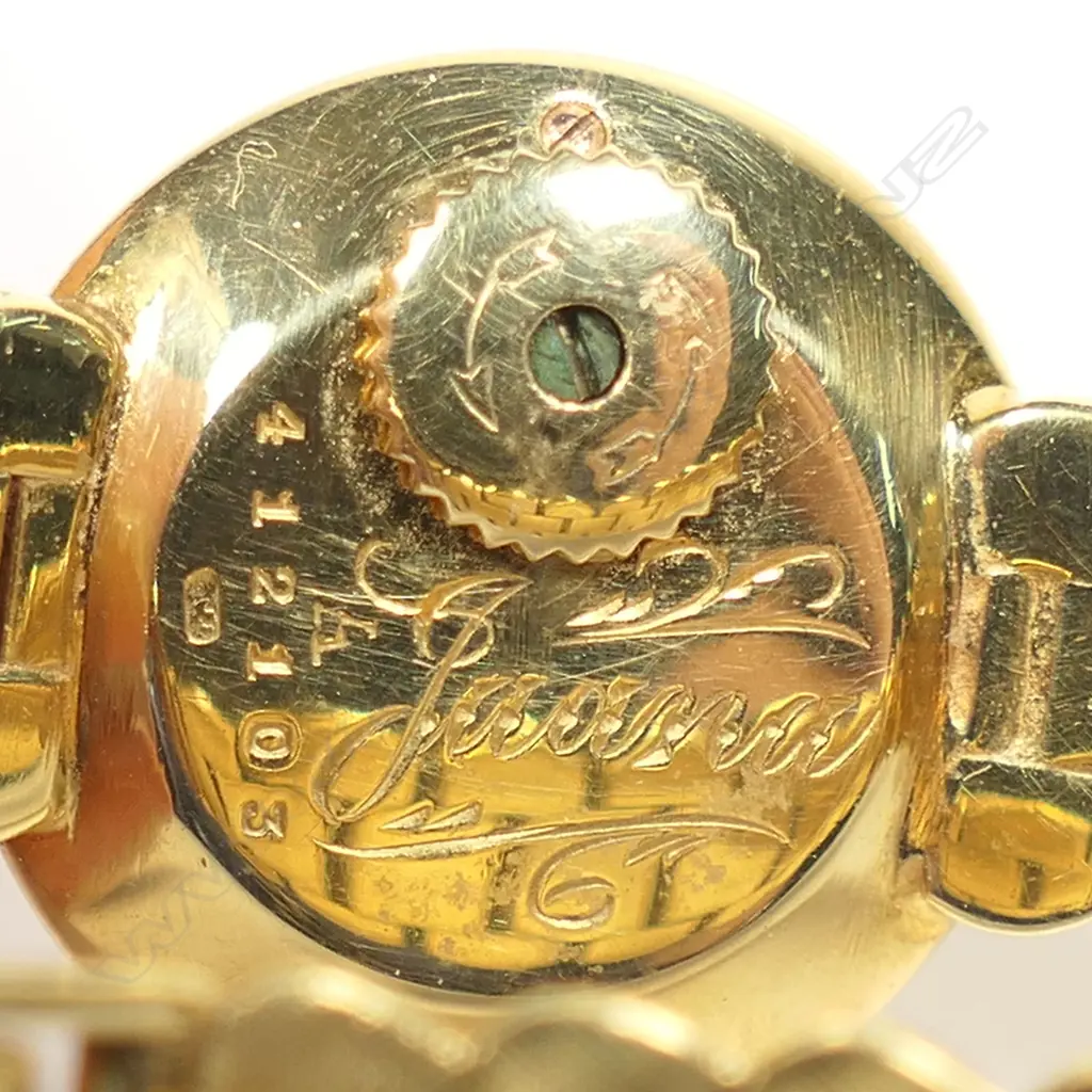 A vintage ladies Jaeger-LeCoultre 18ct yellow gold wristwatch, Image 1++