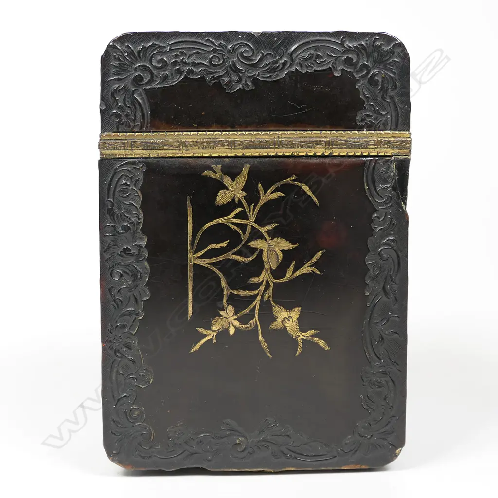 An unusual Georgian pressed tortoiseshell and gilt snuff box, Image 1++