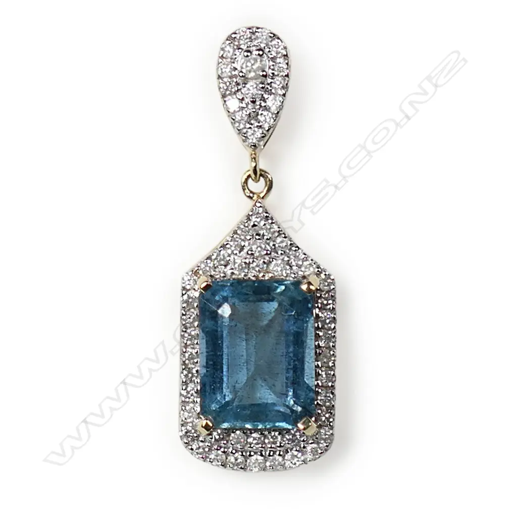 A 14ct gold aquamarine and diamond pendant, Image 1++