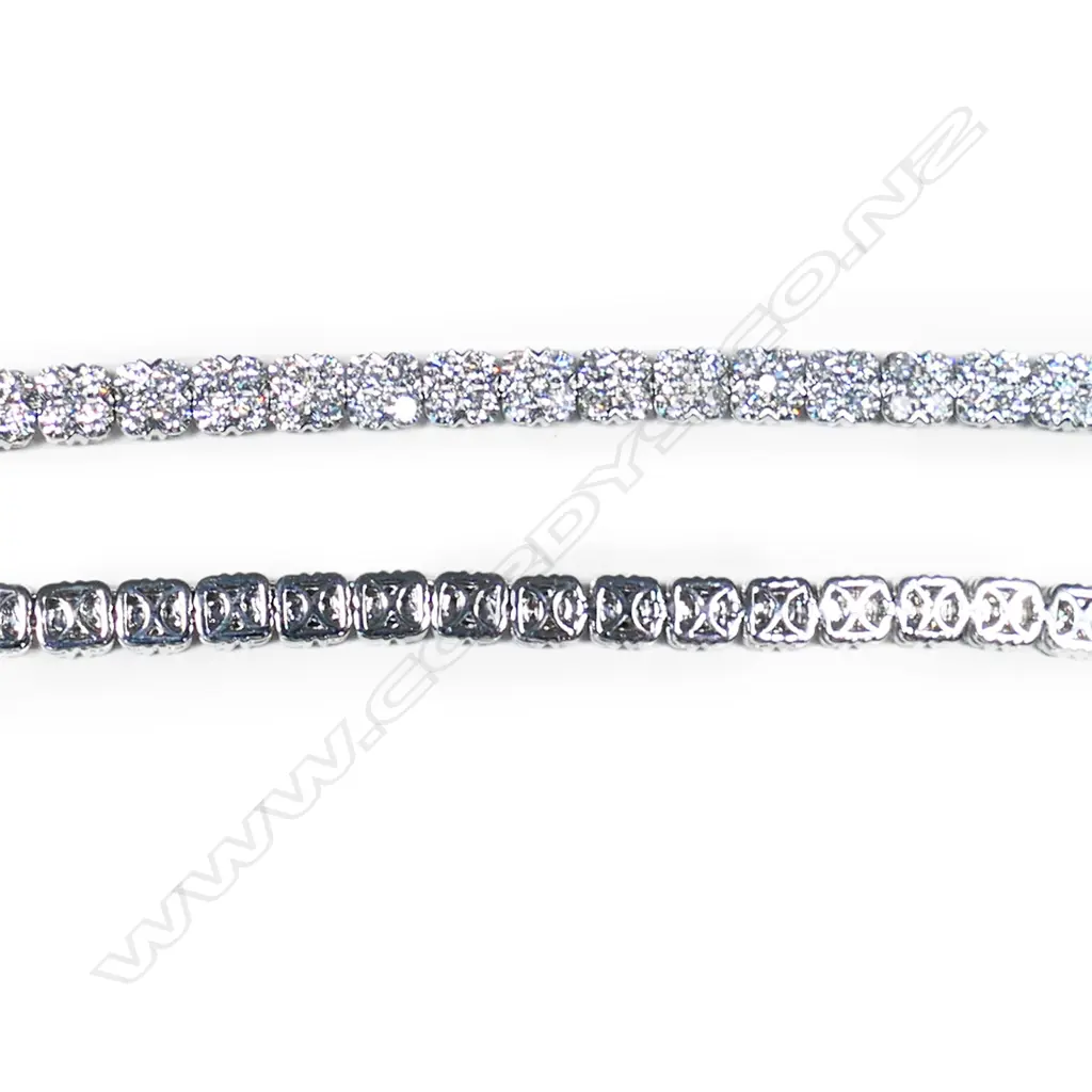 An impressive fully diamond set graduating necklace, Image 1++