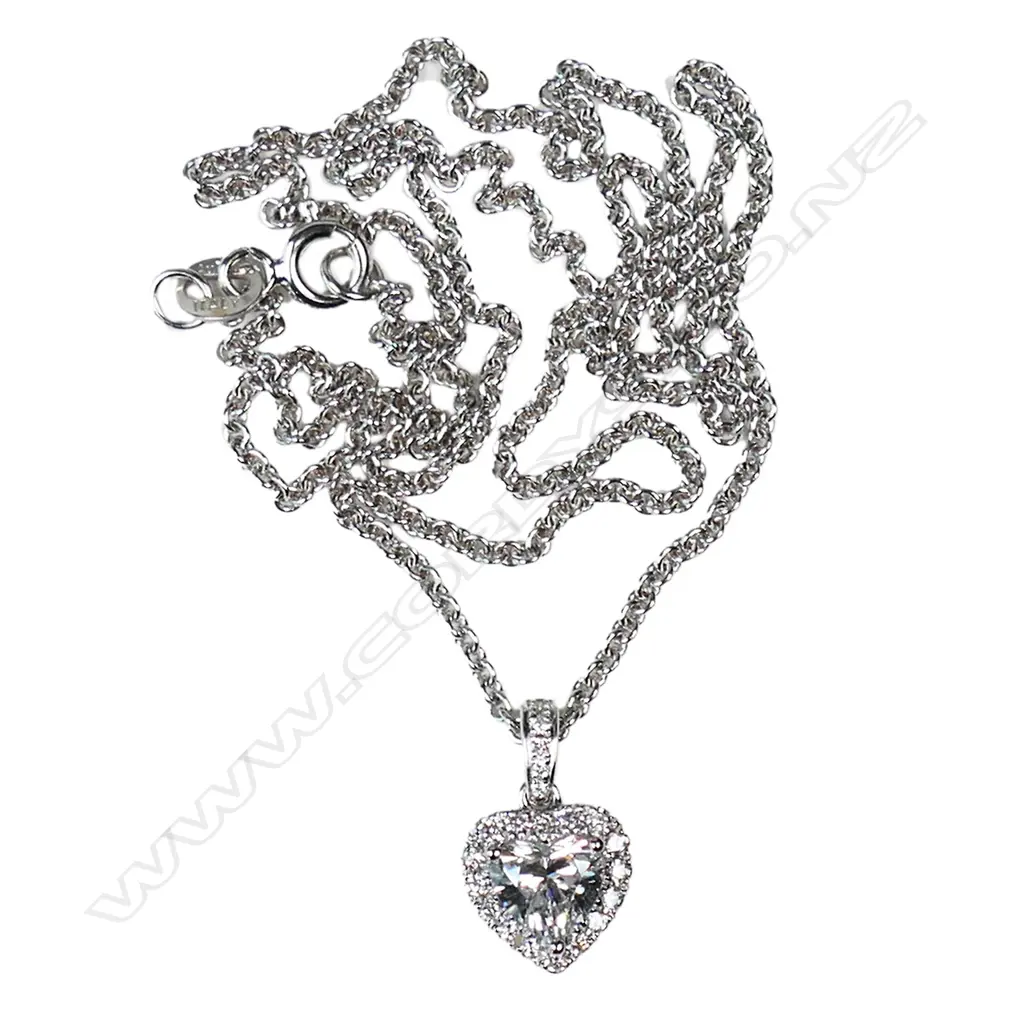 An 18ct white gold and diamond heart pendant, Image 1++