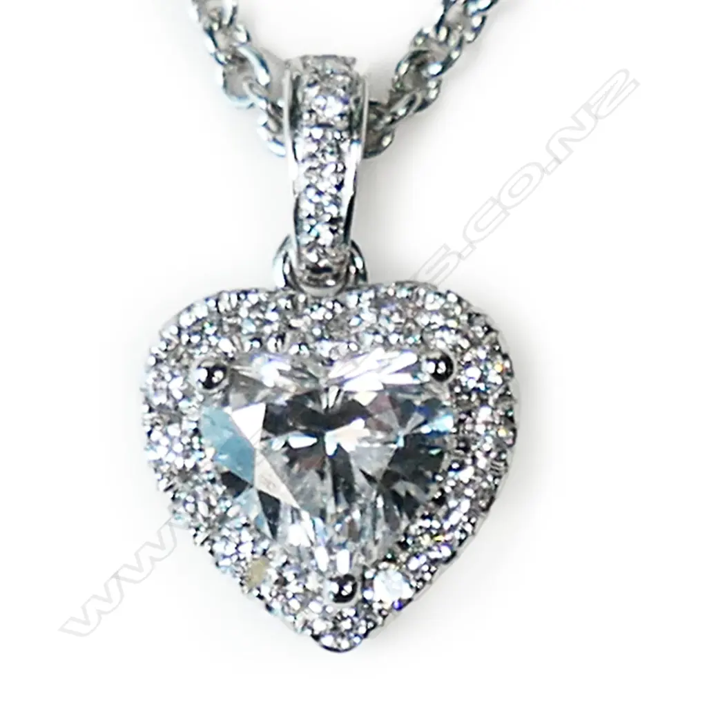 An 18ct white gold and diamond heart pendant, Image 1++
