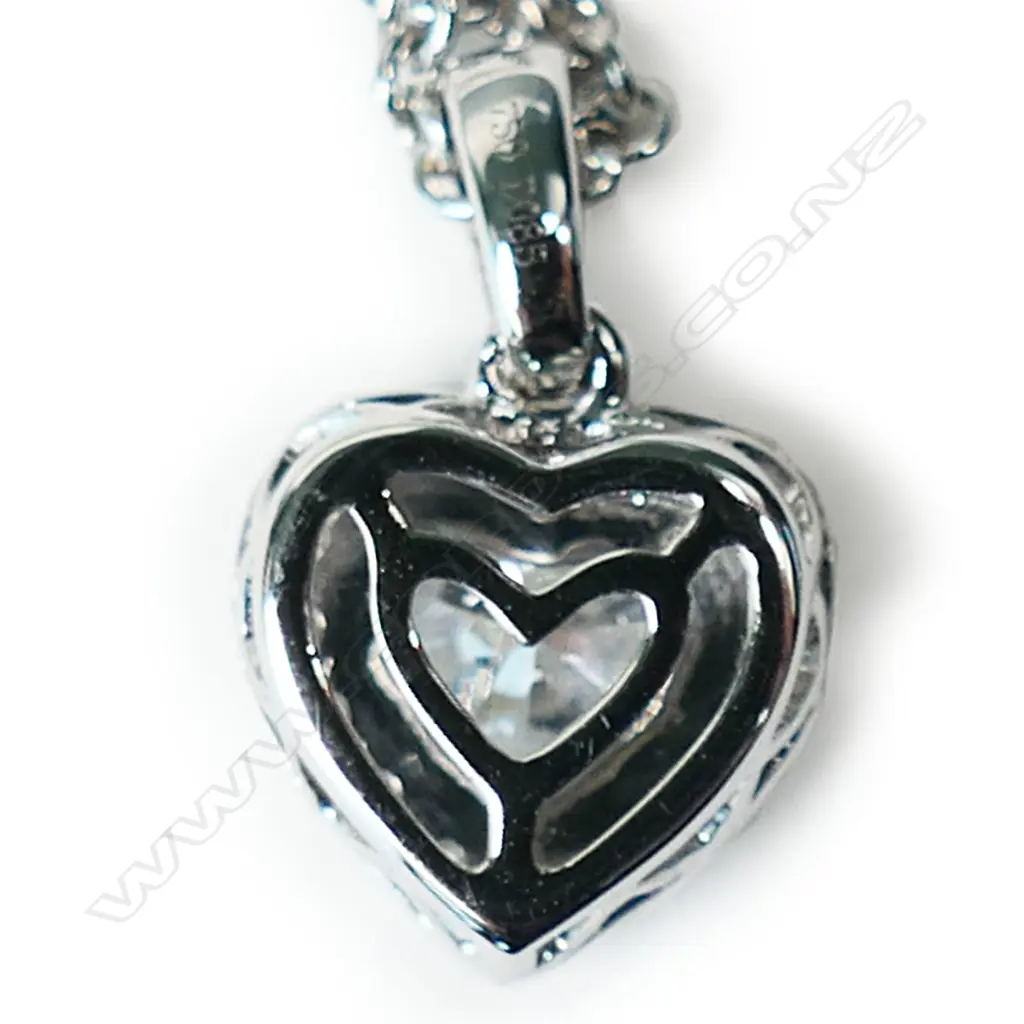 An 18ct white gold and diamond heart pendant, Image 1++