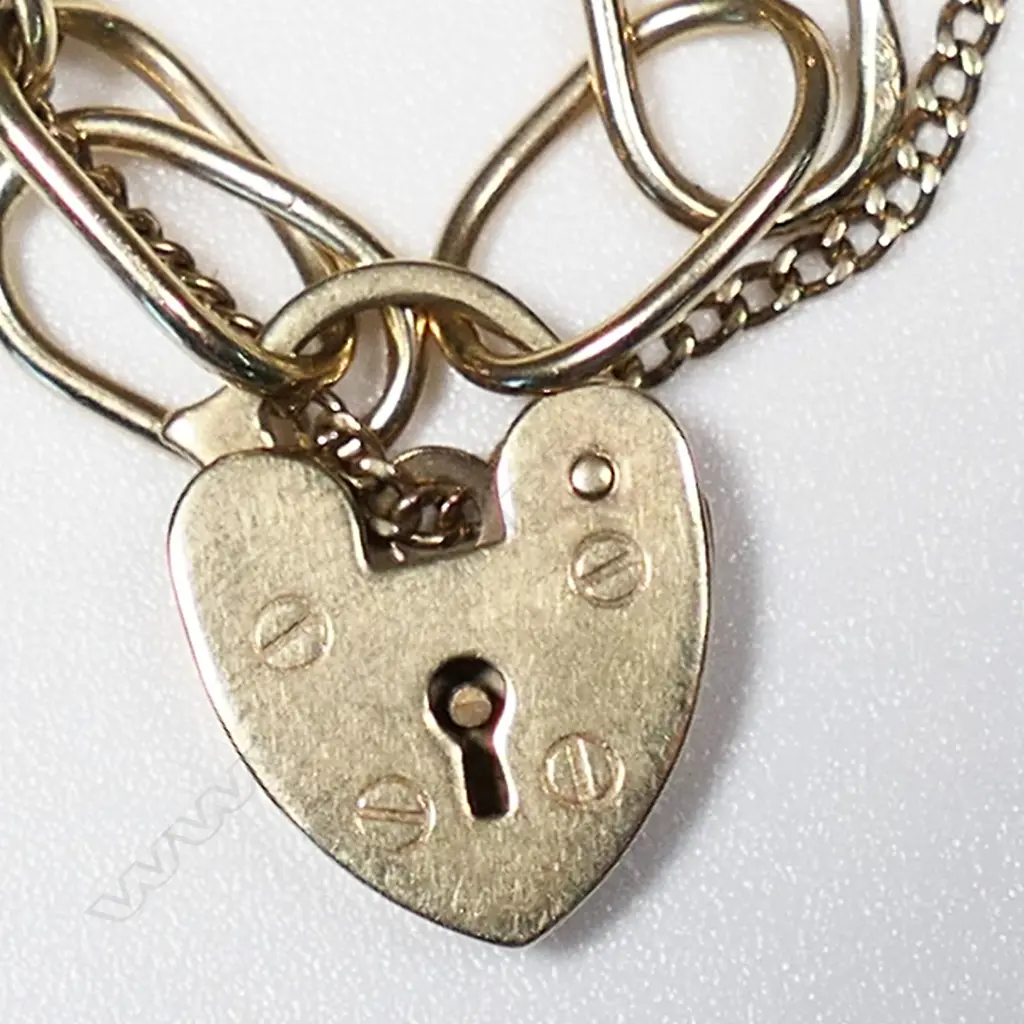 A 9ct yellow gold gate link bracelet, Image 1++