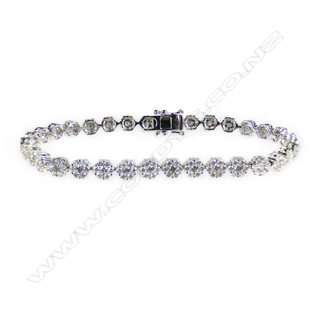 An 18ct white gold and diamond tennis bracelet, Image 1++