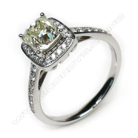 An 18ct diamond cluster ring,