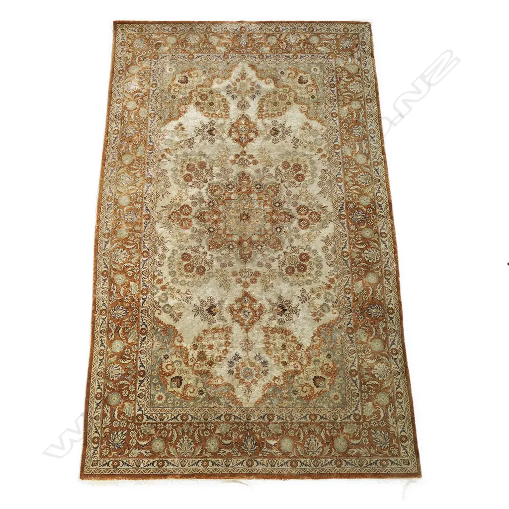 A fine hand-knotted all silk rug, Image 1++