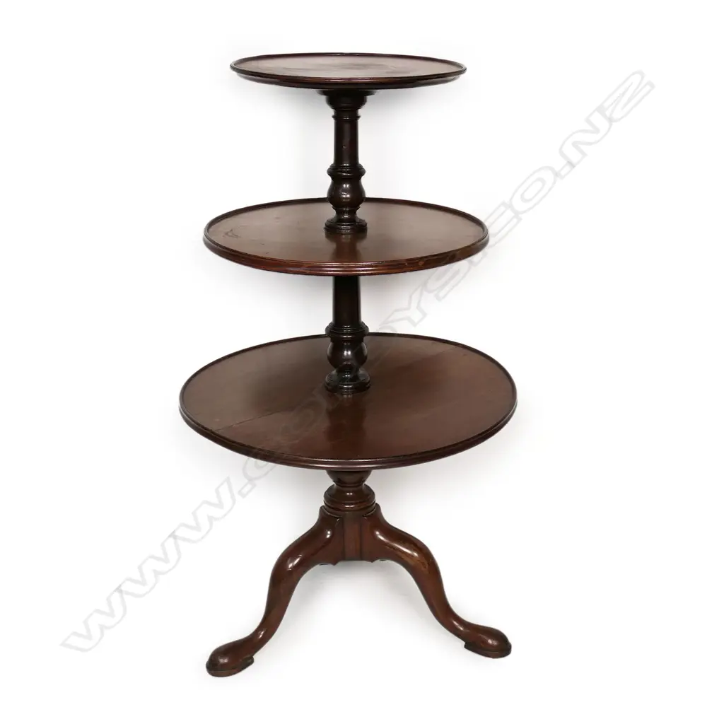 A George III mahogany dumb waiter, Image 1++