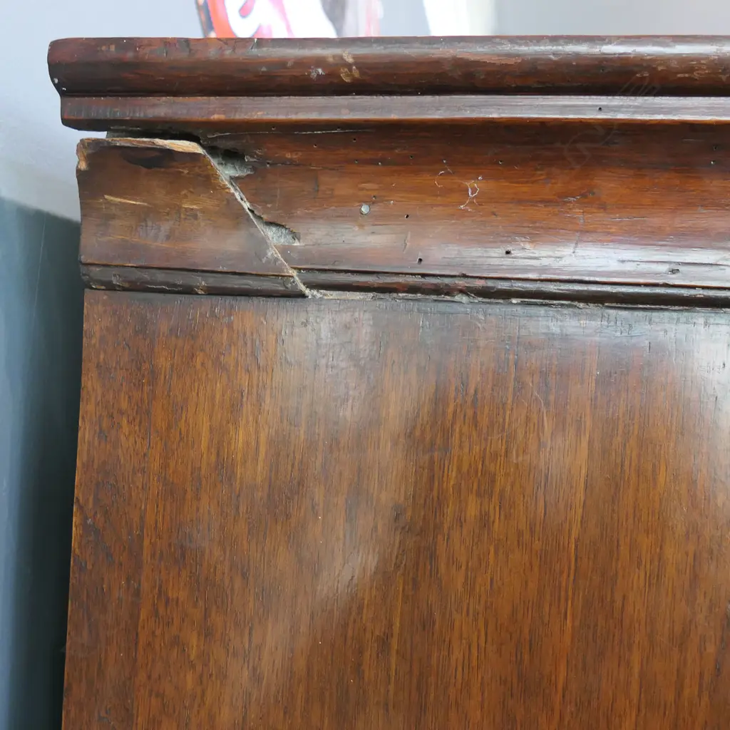 A George III figured walnut chest on chest, Image 1++