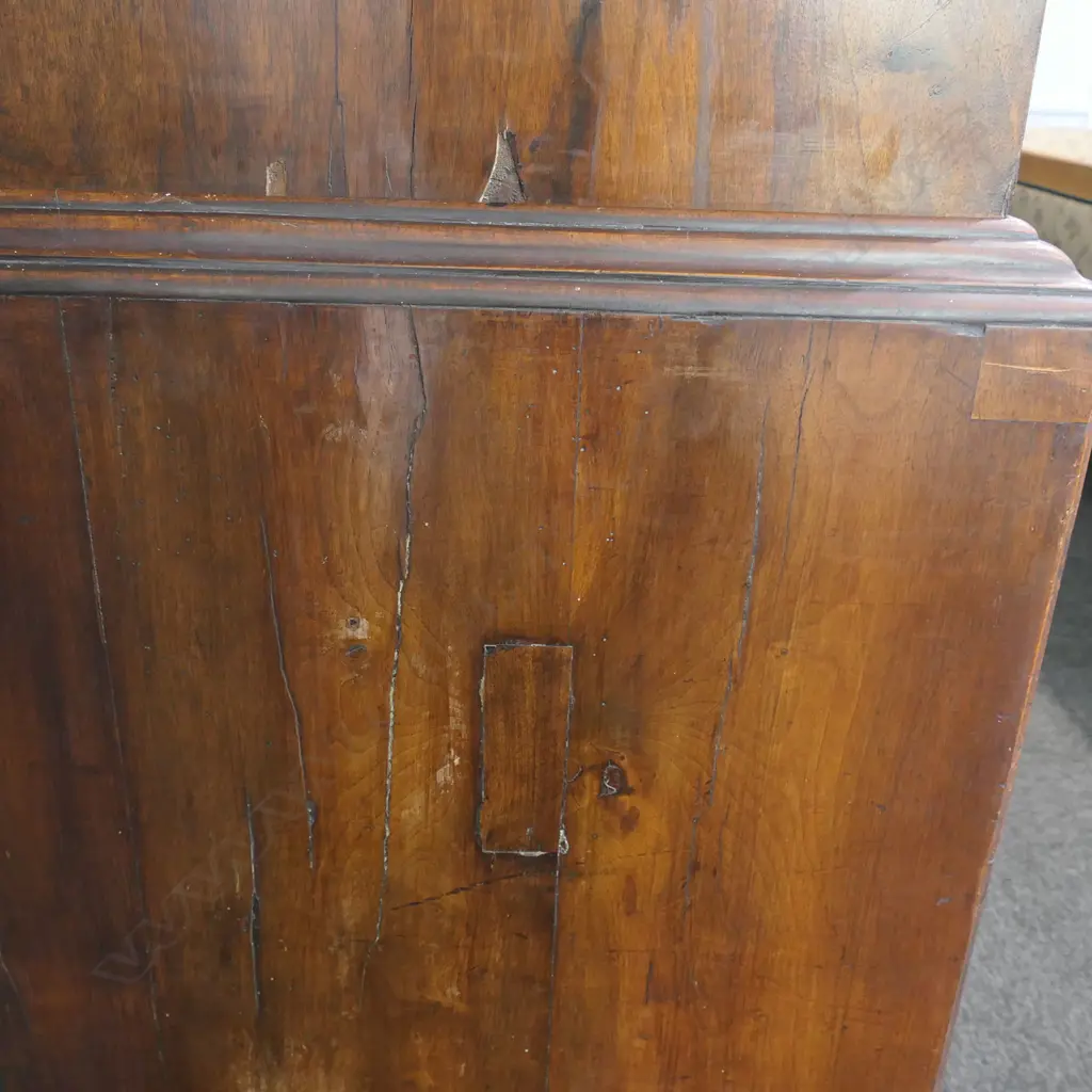 A George III figured walnut chest on chest, Image 1++