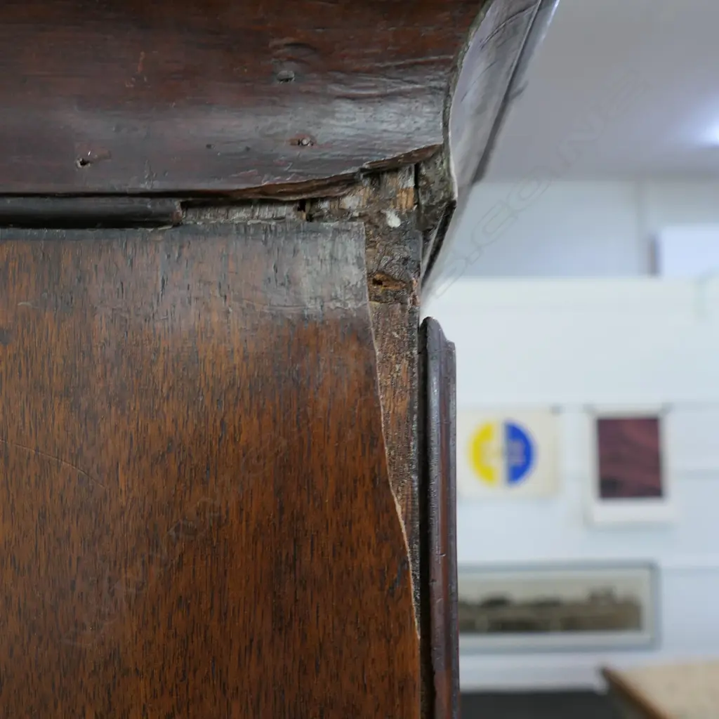 A George III figured walnut chest on chest, Image 1++