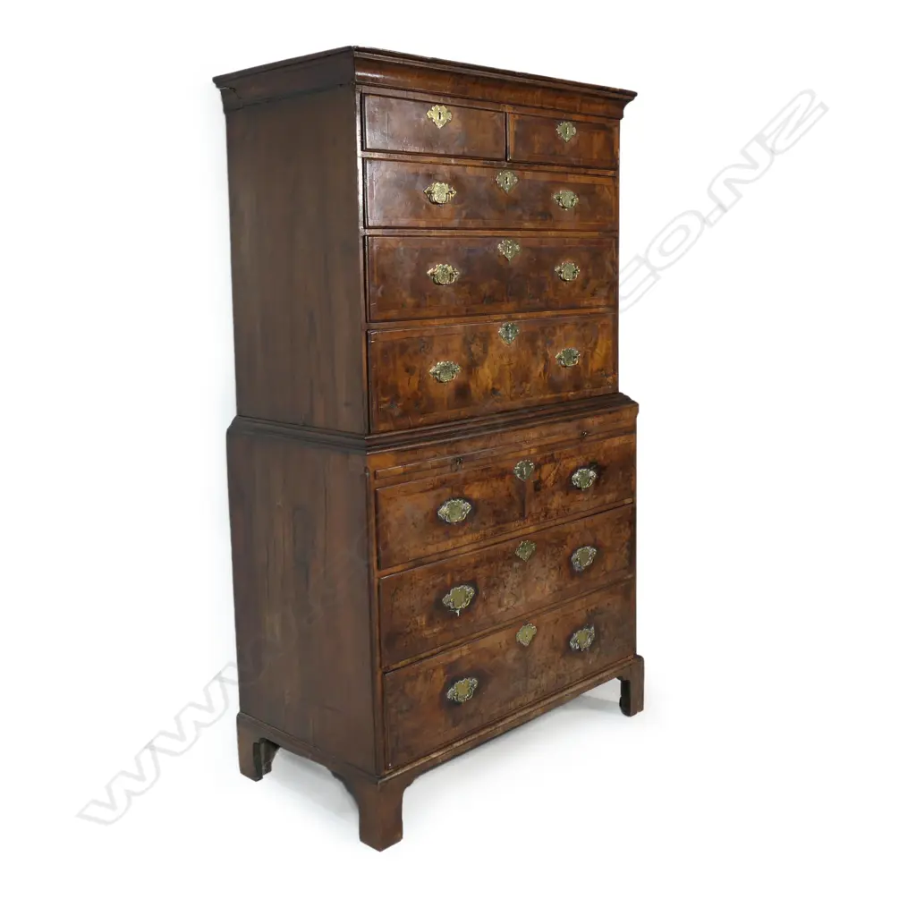 A George III figured walnut chest on chest, Image 1++