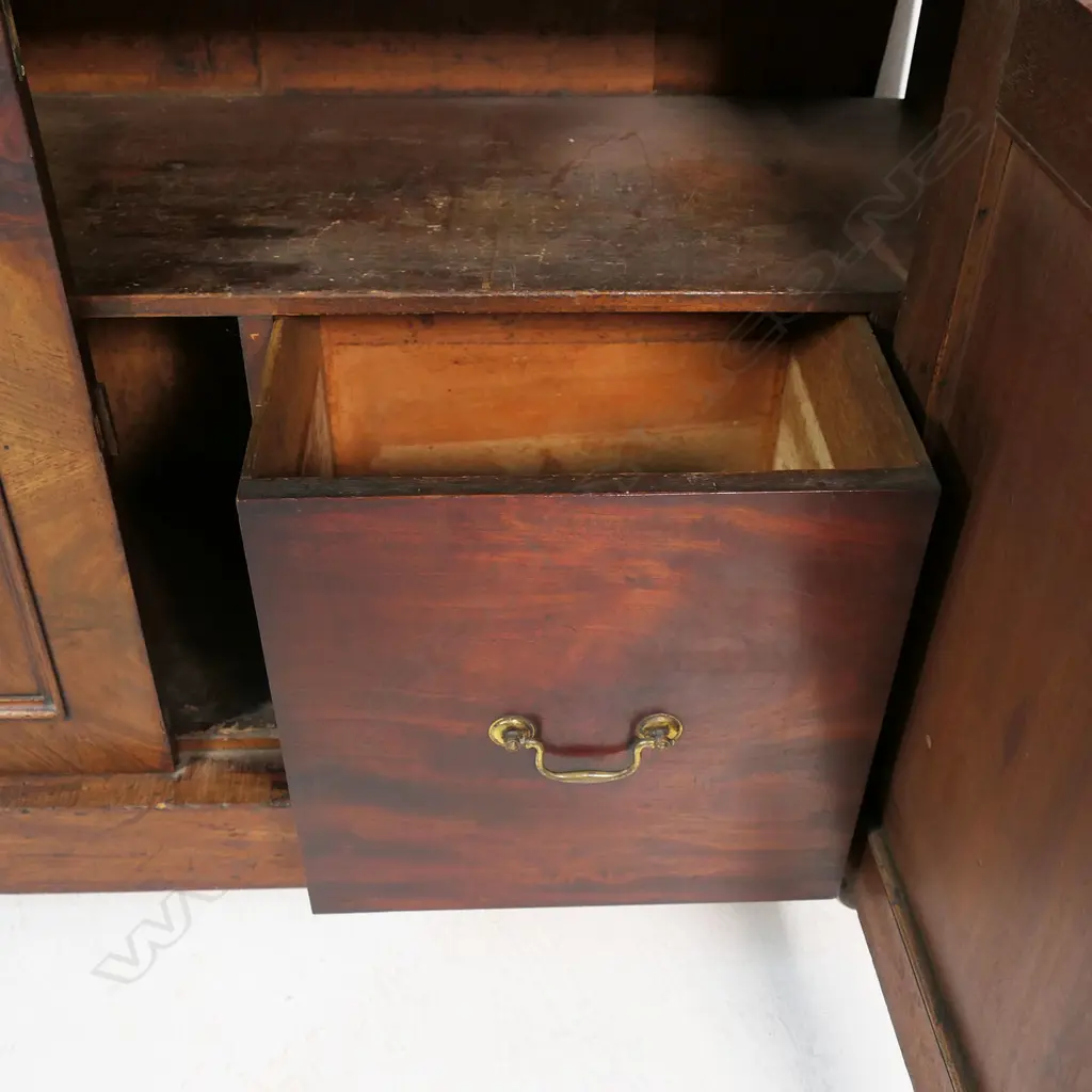 A Victorian mahogany small proportion sideboard, Image 1++